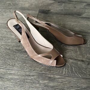 Van Eli shoes made in Italy women’s size 8 two tone pumps